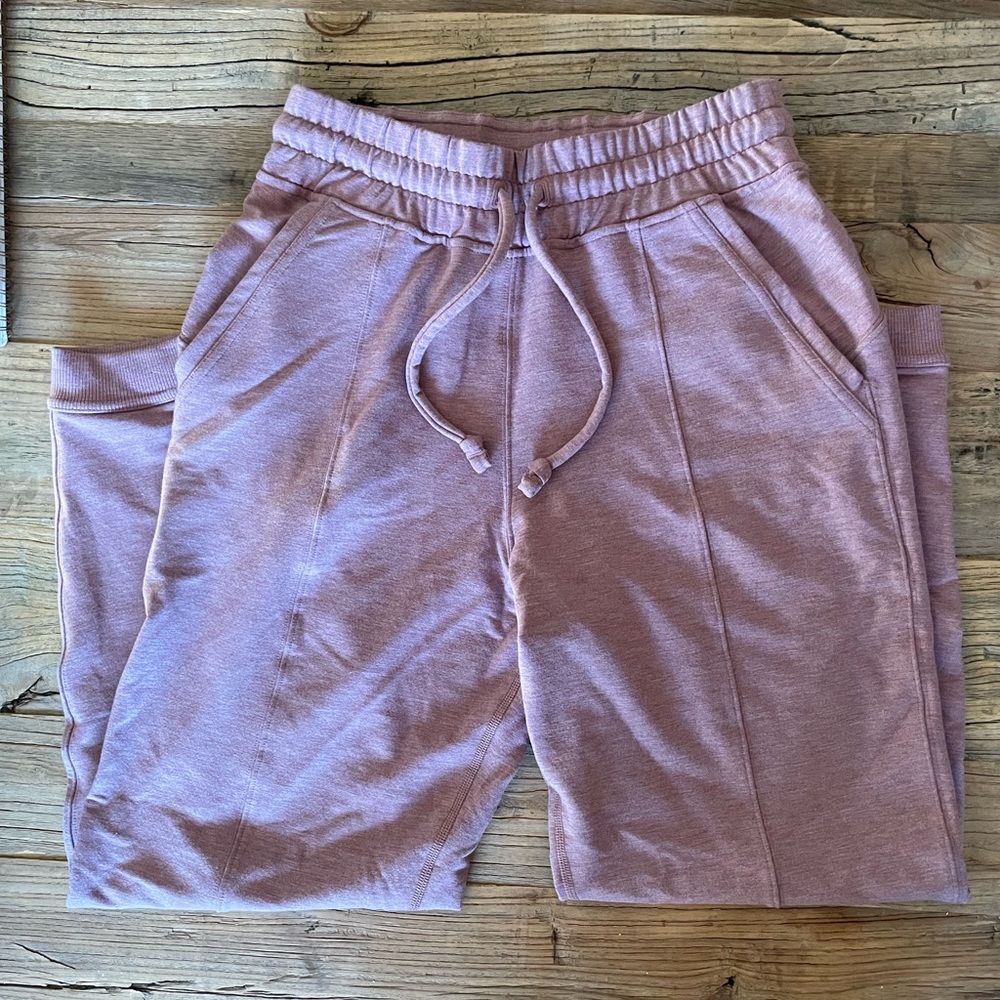 Lululemon heathered pink cropped joggers Size 4